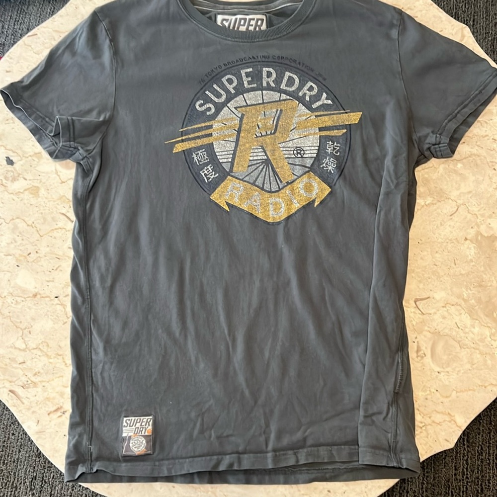 Super dry men’s radio Tokyo broadcasting graphic t shirt size large gray